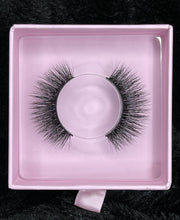 Load image into Gallery viewer, Lovely - Mink Eyelash
