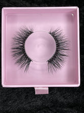 Load image into Gallery viewer, Shae - Mink Eyelash
