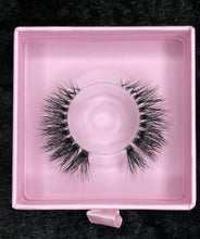 Load image into Gallery viewer, Talk To Me Nice - Mink Eyelash
